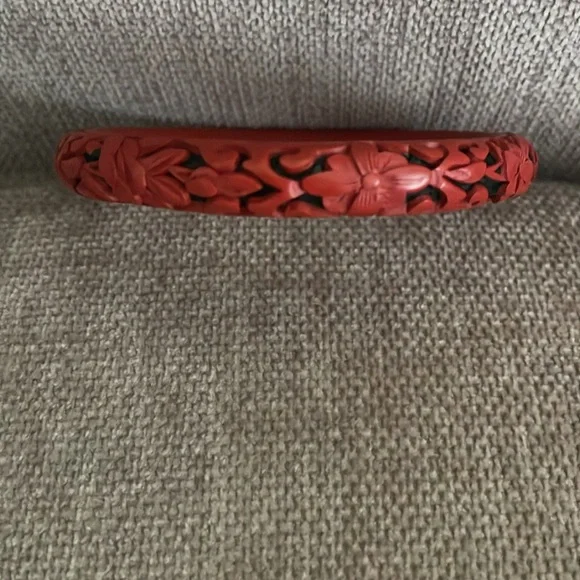 Faux carved jade necklace and bracelet - Picture 4 of 6